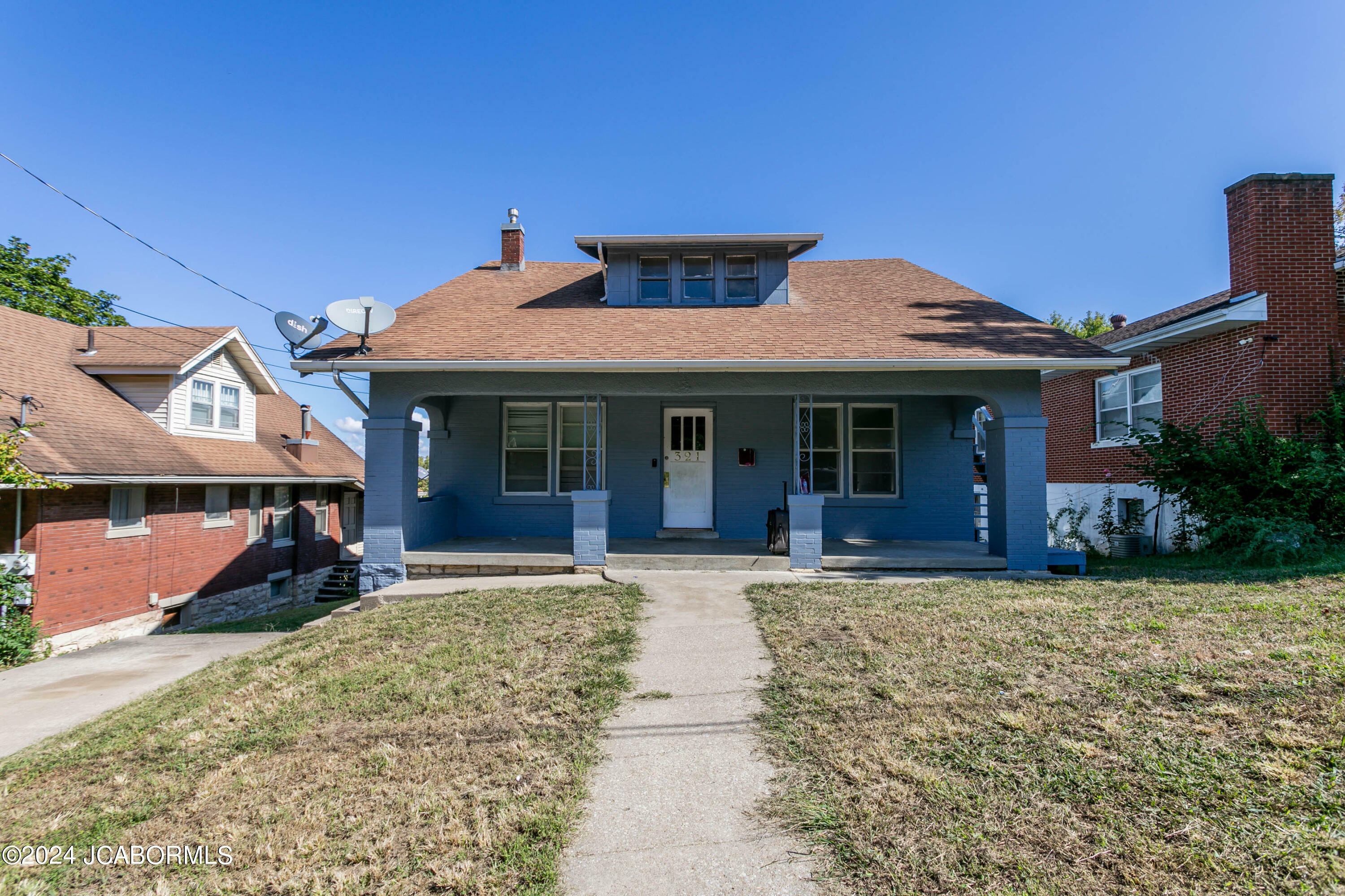 Property Photo:  321 Hickory Street  MO 65101 