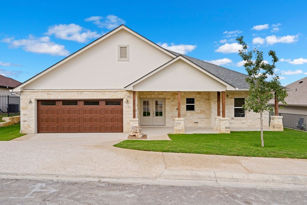 Property Photo: 2005 Valencia Dr TX 78028