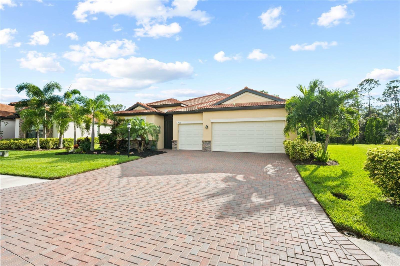 Property Photo:  9726 Carnoustie Place  FL 34211 