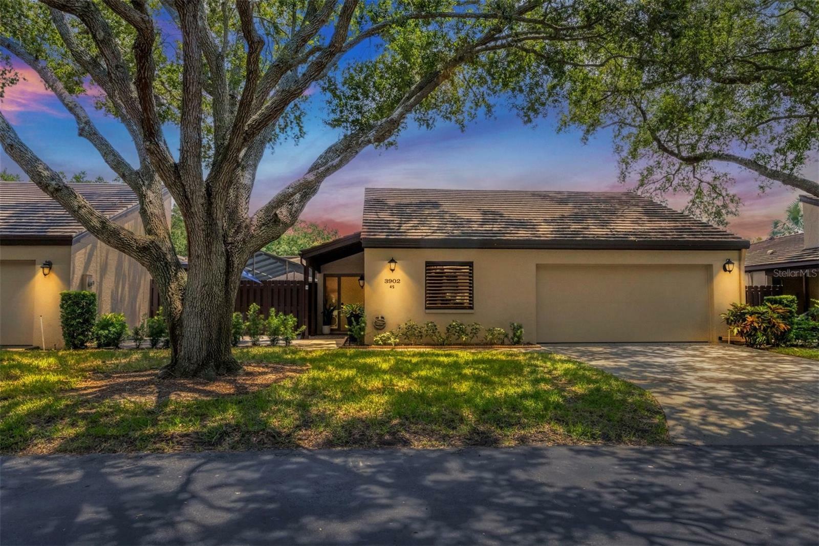 Property Photo:  3902 Glen Oaks Manor Drive  FL 34232 