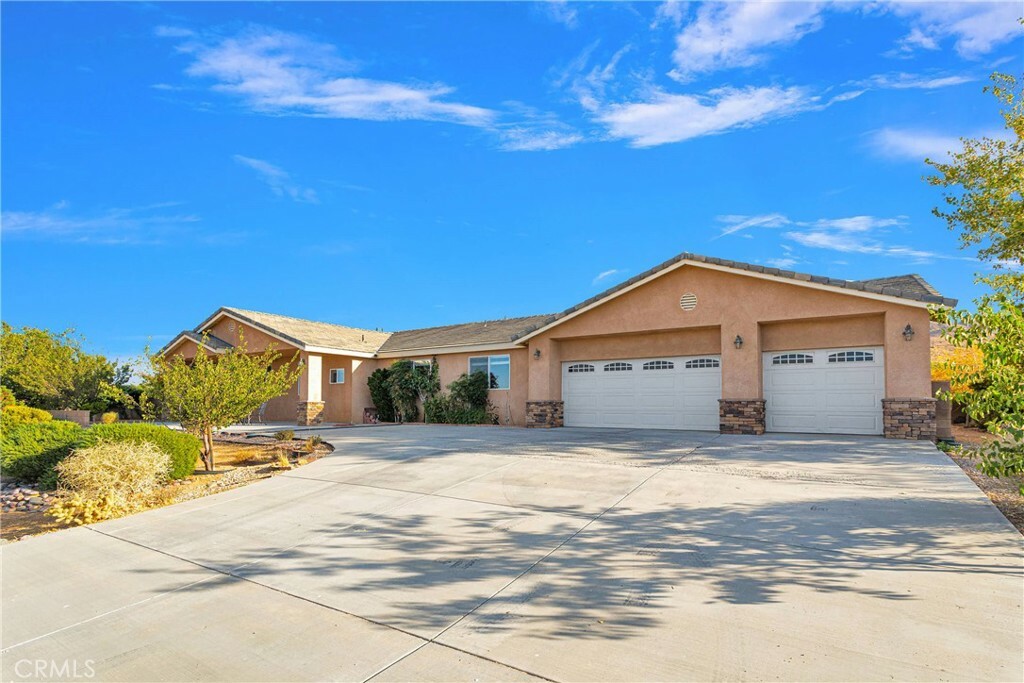 Property Photo:  26475 Horizon Street  CA 92308 