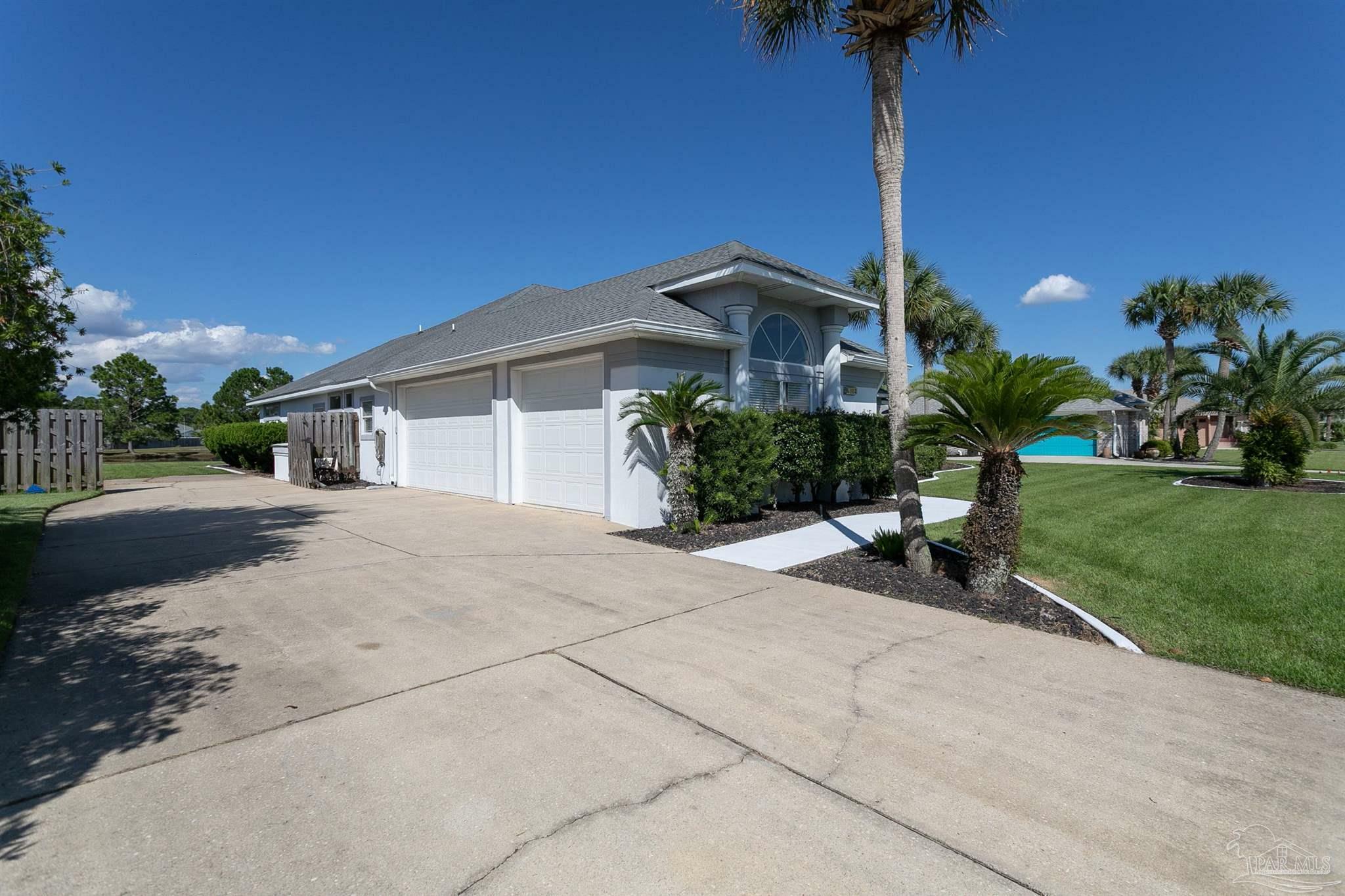 Property Photo:  1012 Bonita Dr  FL 32507 