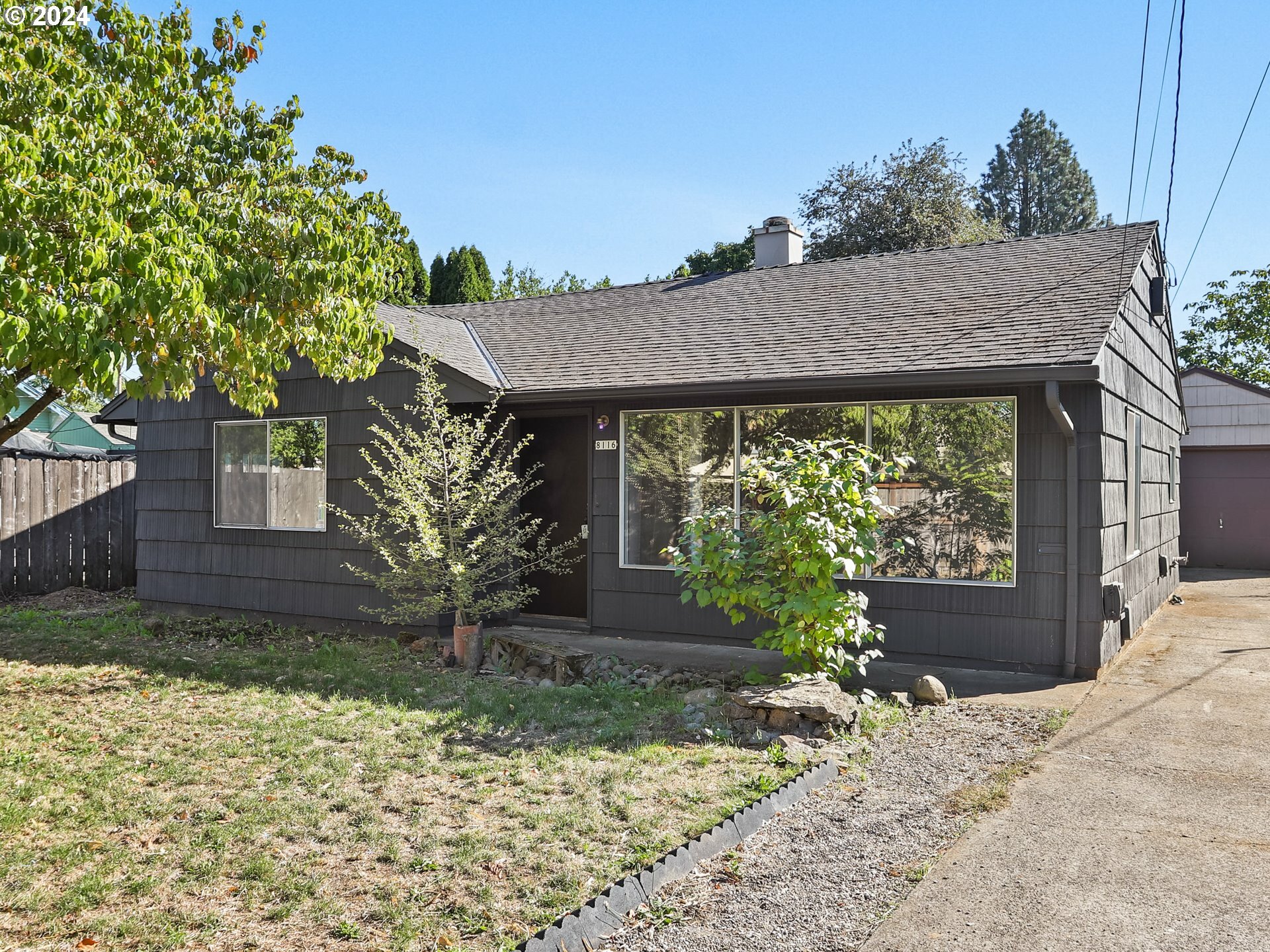 Property Photo:  8116 SE Reedway St  OR 97206 