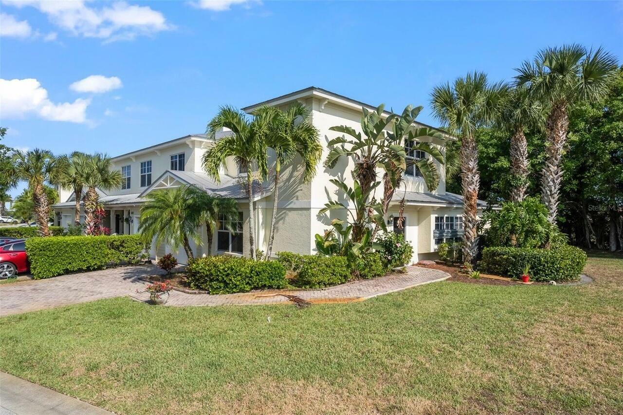 Property Photo:  2607 Creekside Drive  FL 34981 