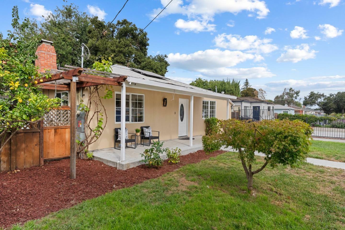 Property Photo:  2301 Poplar Avenue  CA 94303 