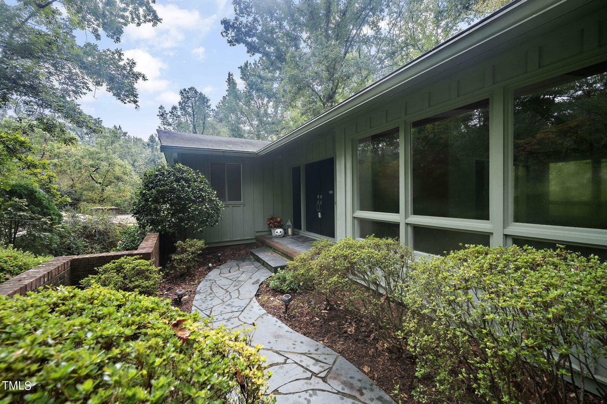 Property Photo:  5309 Thayer Drive  NC 27612 