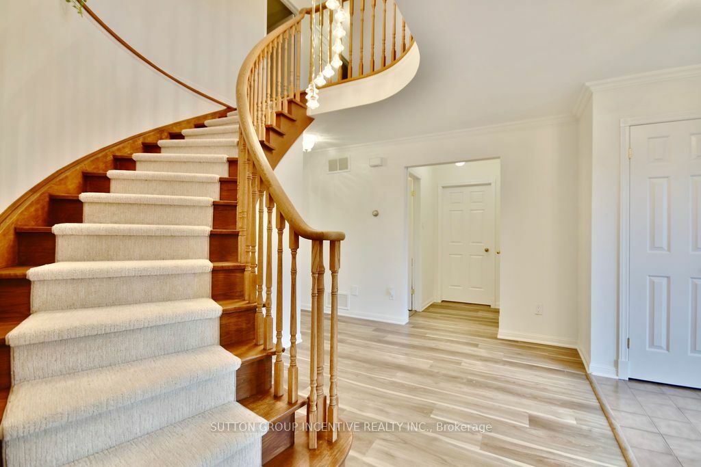 Property Photo:  18 Valley Dr  ON L4N 4R9 