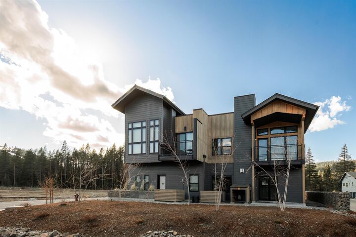 Property Photo: 13051 Split Rock Court CA 96161