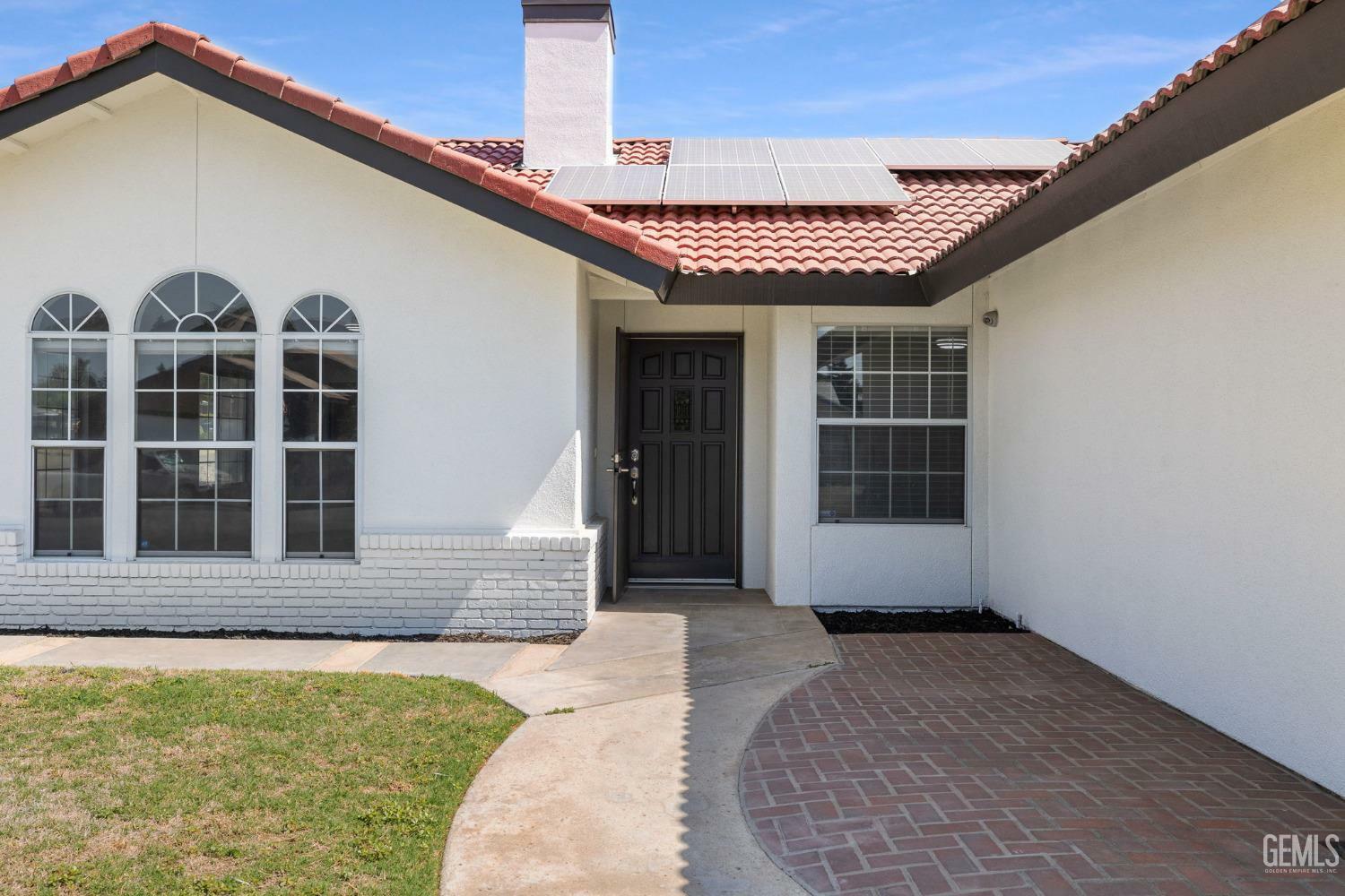 Property Photo:  520 Sarabande Avenue  CA 93308 