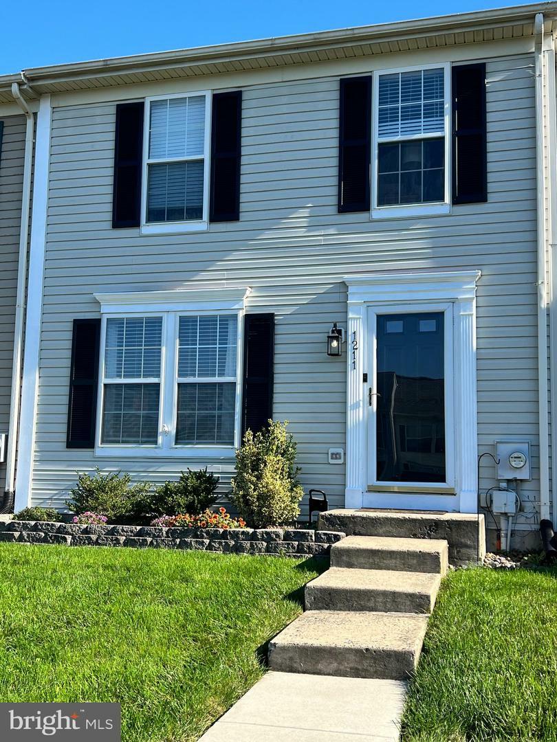 Property Photo:  1211 Hunter Lane  PA 18074 