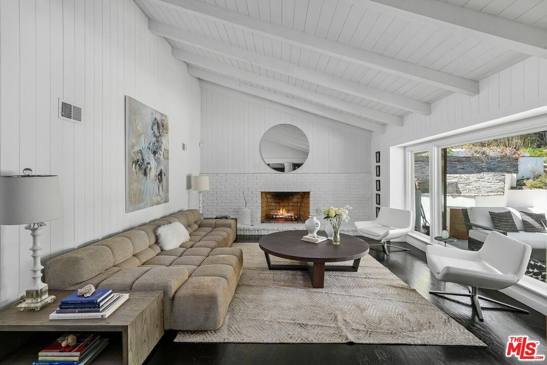 Property Photo:  15430   Mulholland Dr  CA 90077 