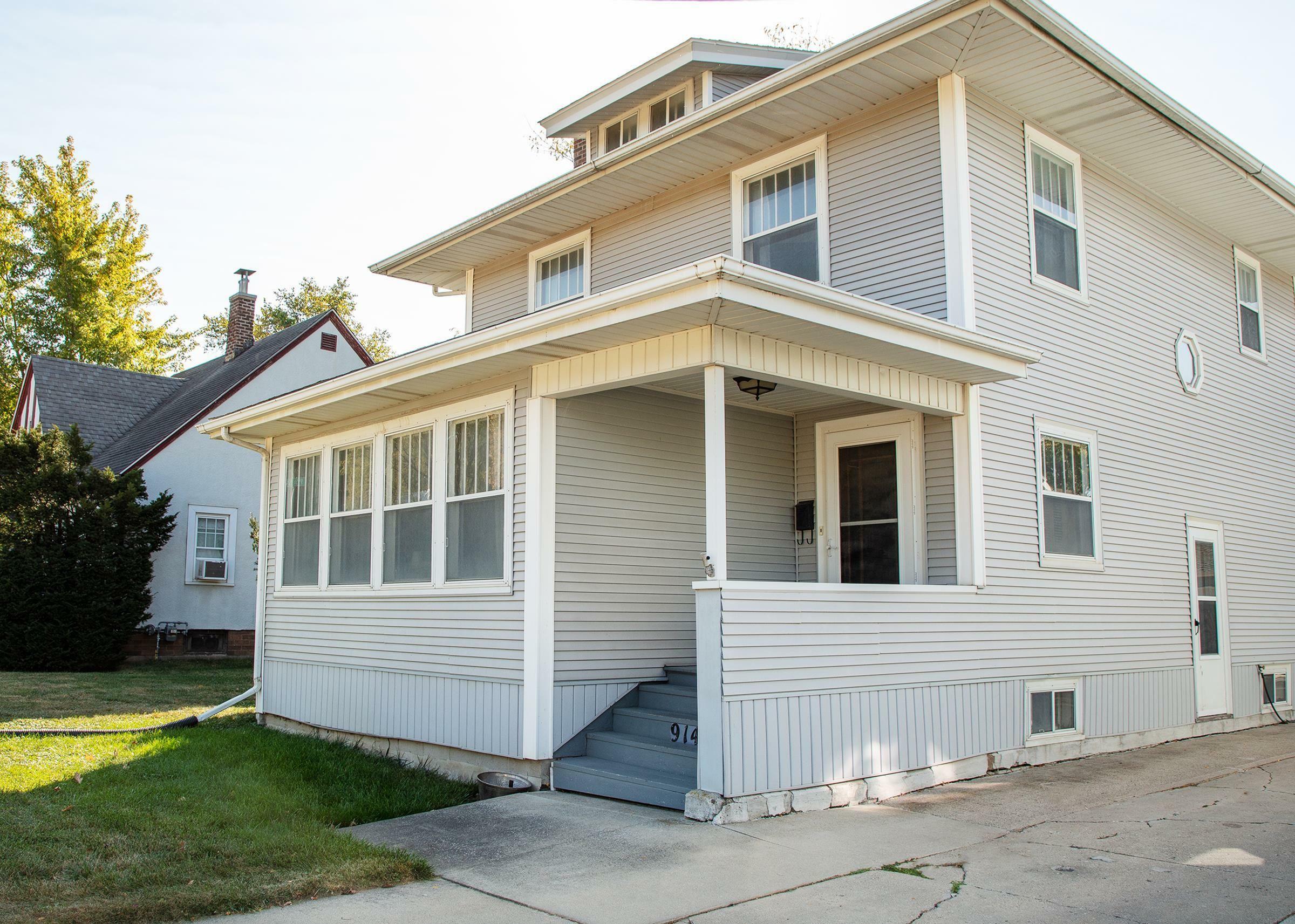 Property Photo:  914 E Bremer Avenue  IA 50677 