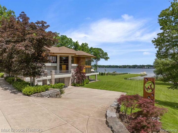 5295 Middlebelt Road  West Bloomfield MI 48323 3632 photo
