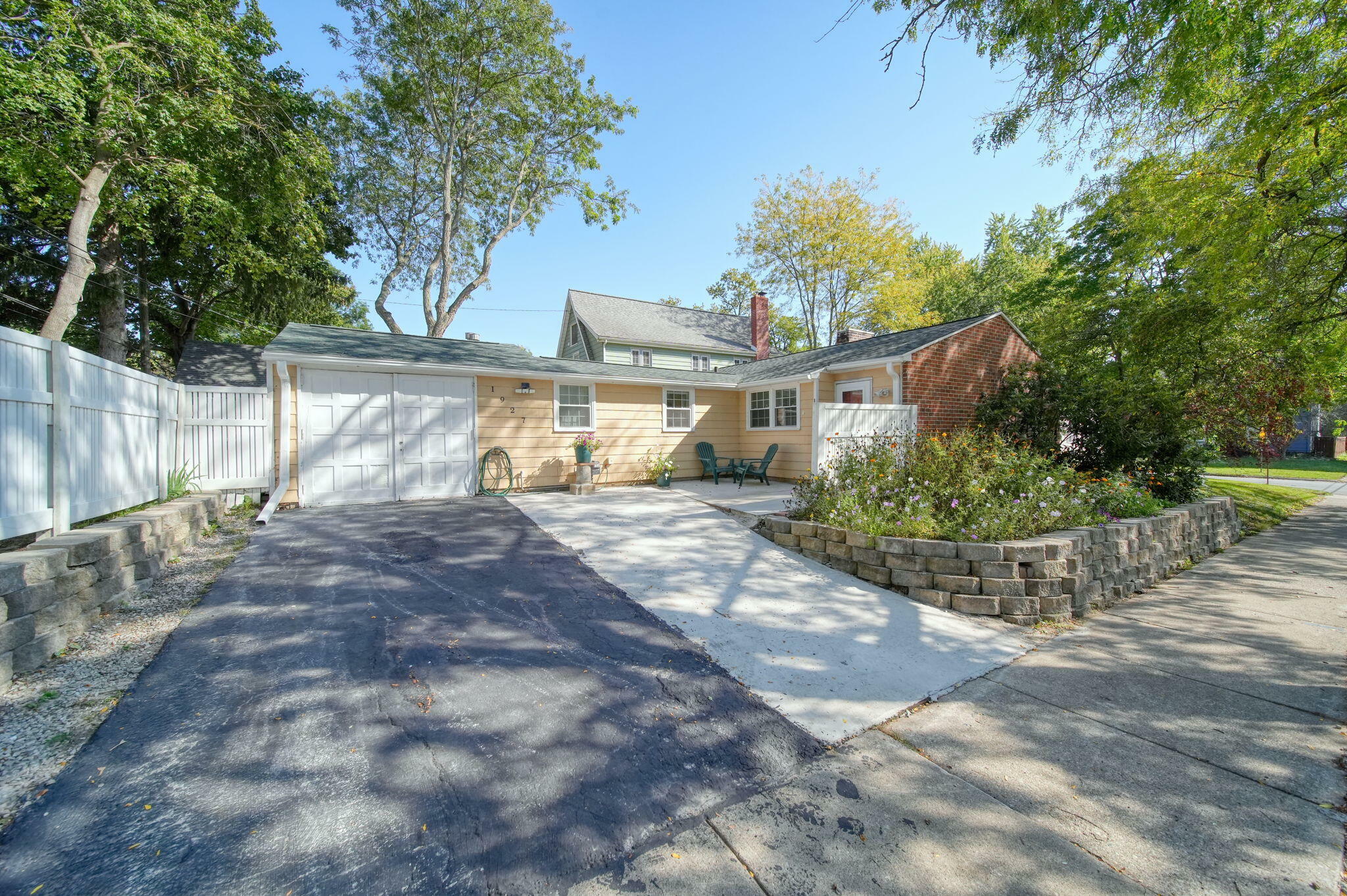 Property Photo:  1927 S West Avenue  MI 49203 