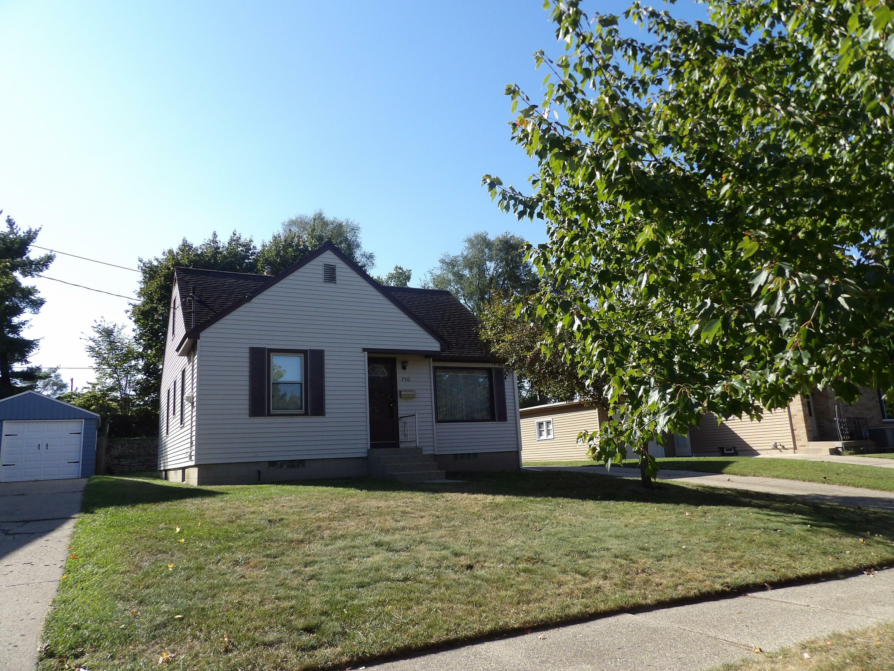 Property Photo: 750 Halena Street Street NE MI 49505