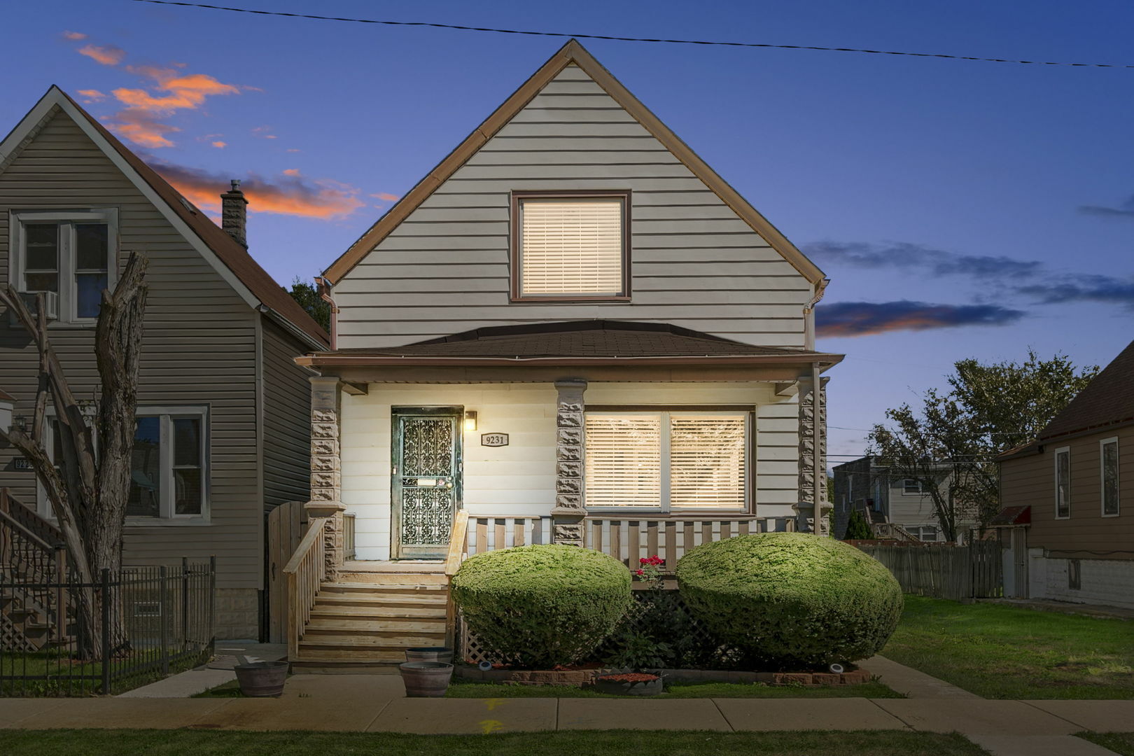 Property Photo:  9231 S University Avenue  IL 60619 