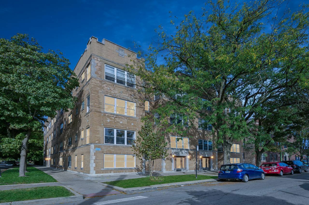 Property Photo:  4106 N Hamlin Avenue 3  IL 60618 