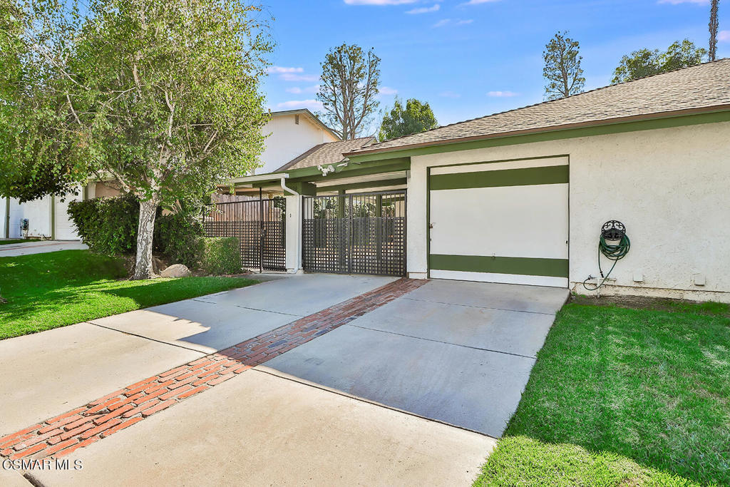 Property Photo: 2080 Covington Avenue CA 93065
