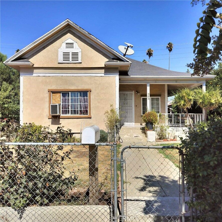 Property Photo: 953 W 3rd Street CA 93176