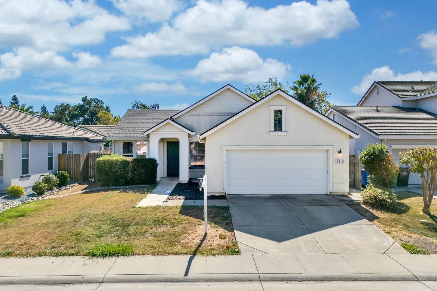 Property Photo: 5316 Friesian Way CA 95757