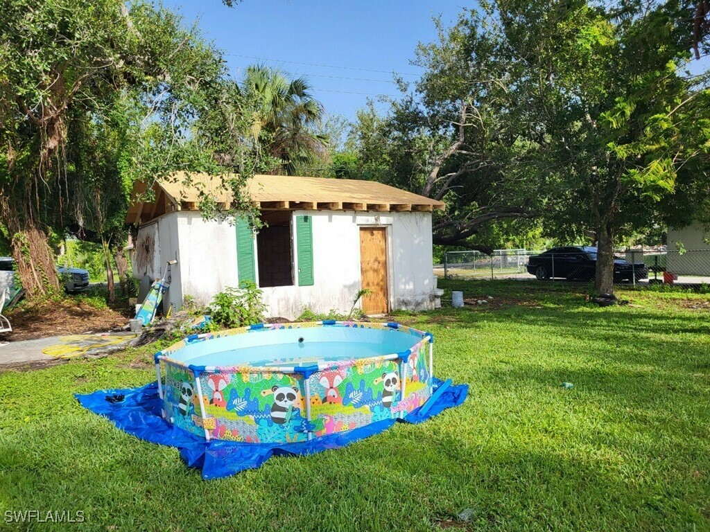 Property Photo:  1170 River Road  FL 33903 