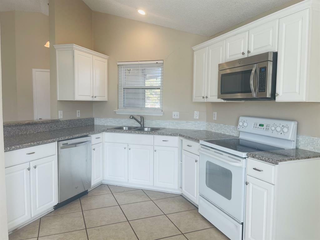 Property Photo:  5318 Yaupon Drive  TX 76018 