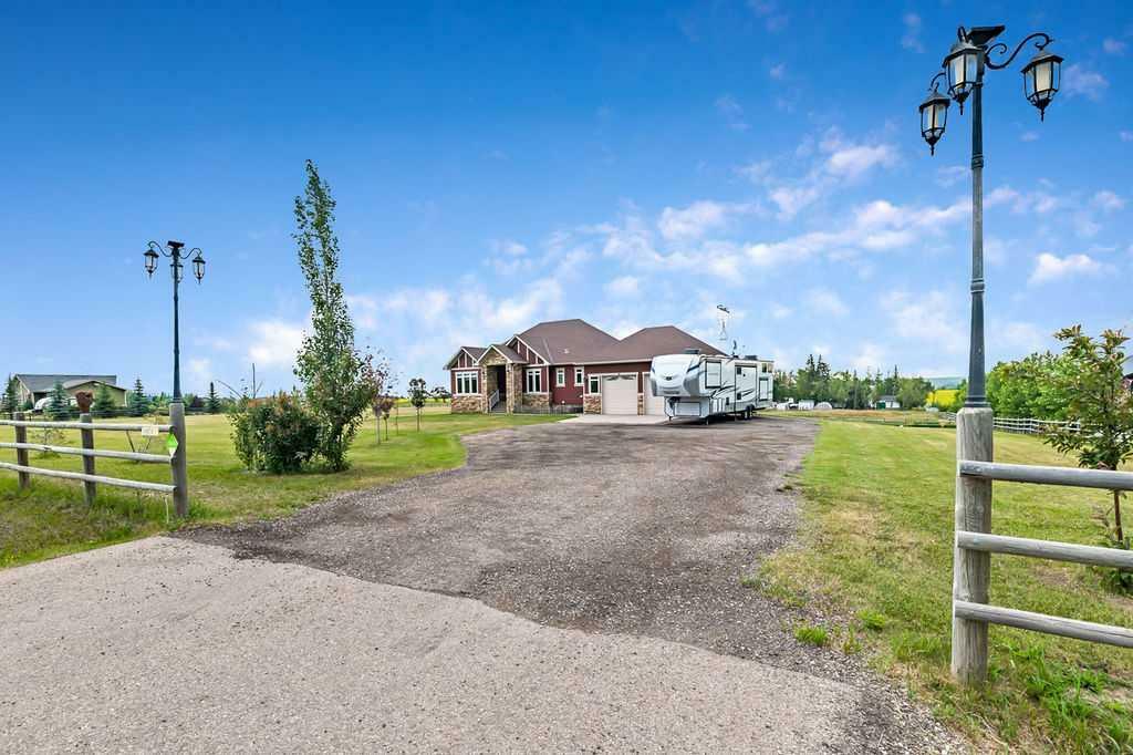 Property Photo:  349050 Tamarack Drive E  AB T1S 5B8 