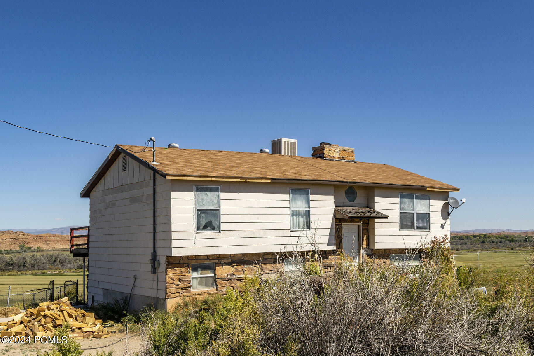 Property Photo:  6059 E 4000 South  UT 84066 