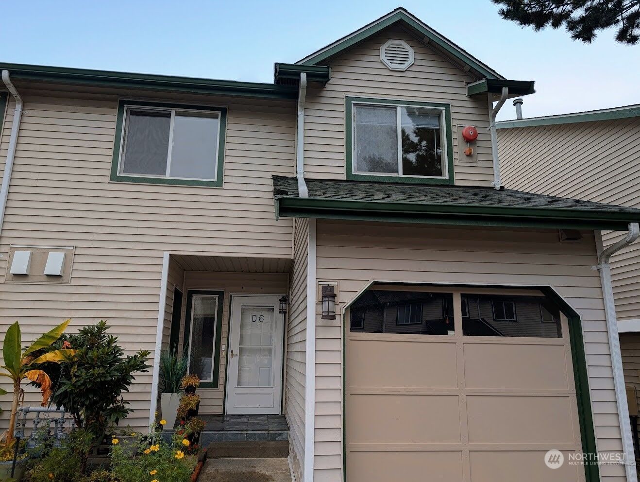 Property Photo: 15815 Admiralty Way D6 WA 98087