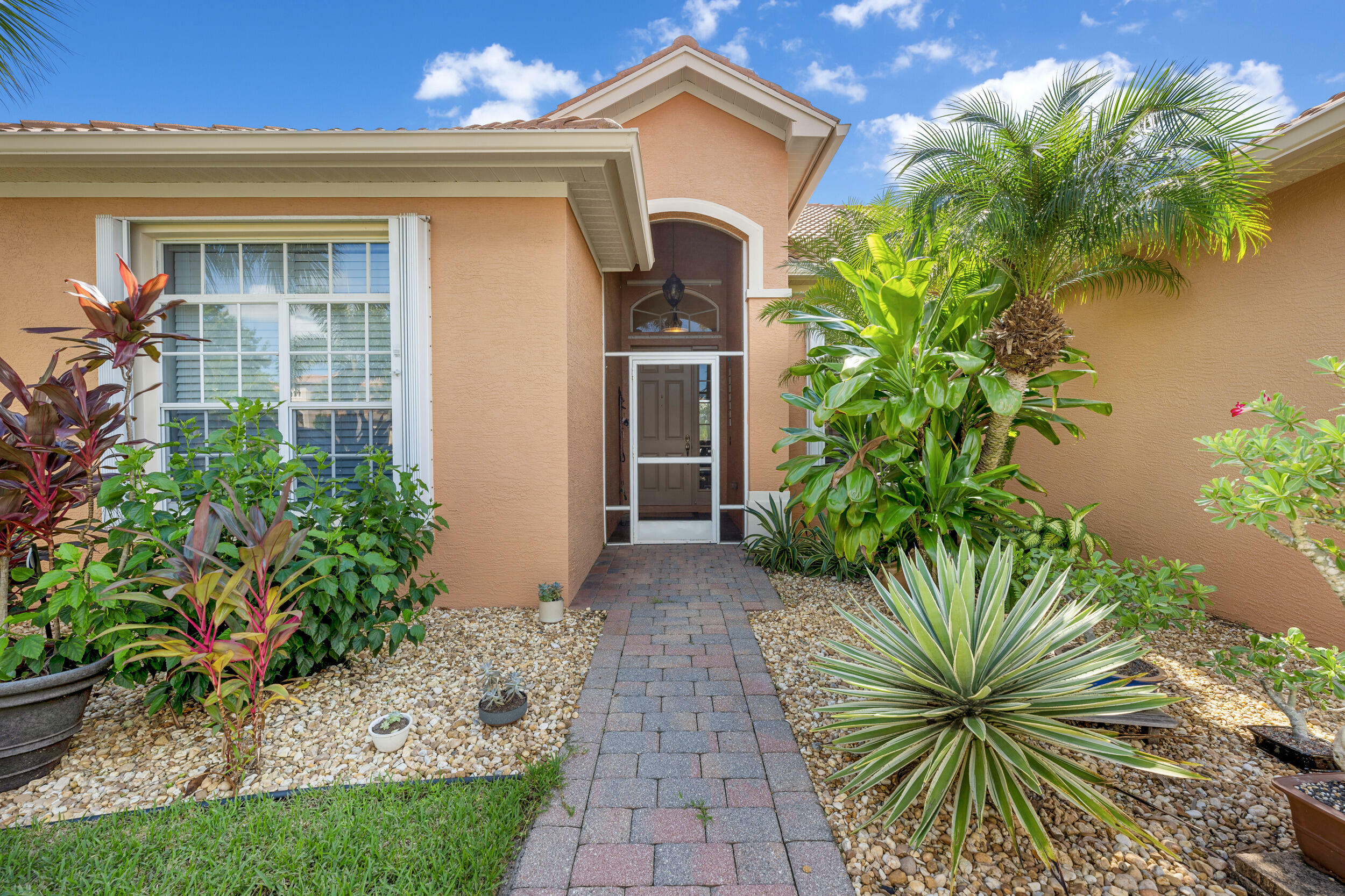 Property Photo: 424 NW Sheffield Circle FL 34983