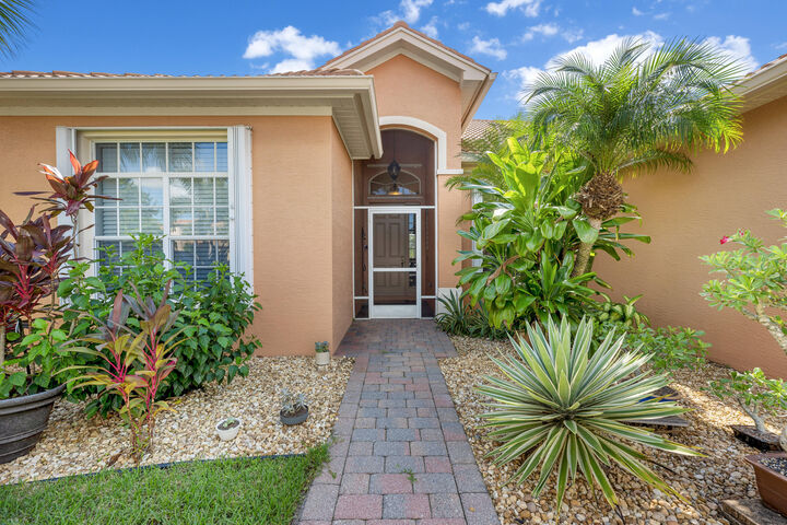 Property Photo: 424 NW Sheffield Circle FL 34983