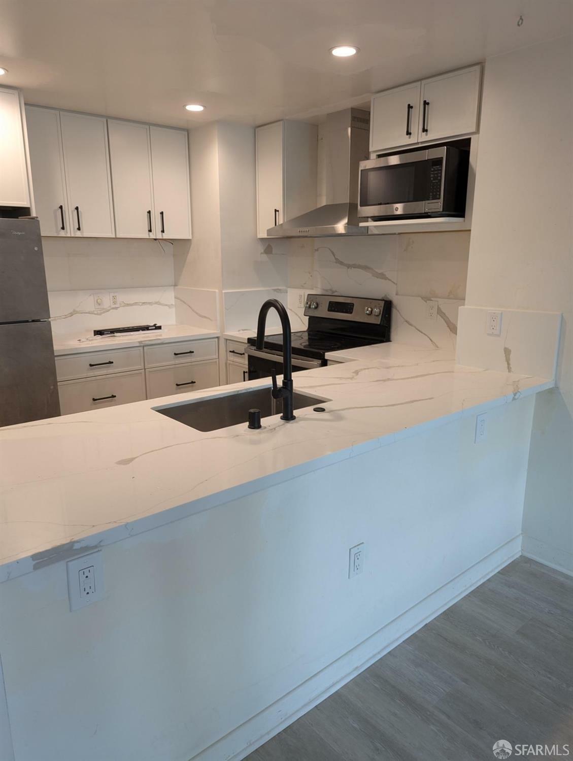 Property Photo:  260 King Street 465  CA 94107 