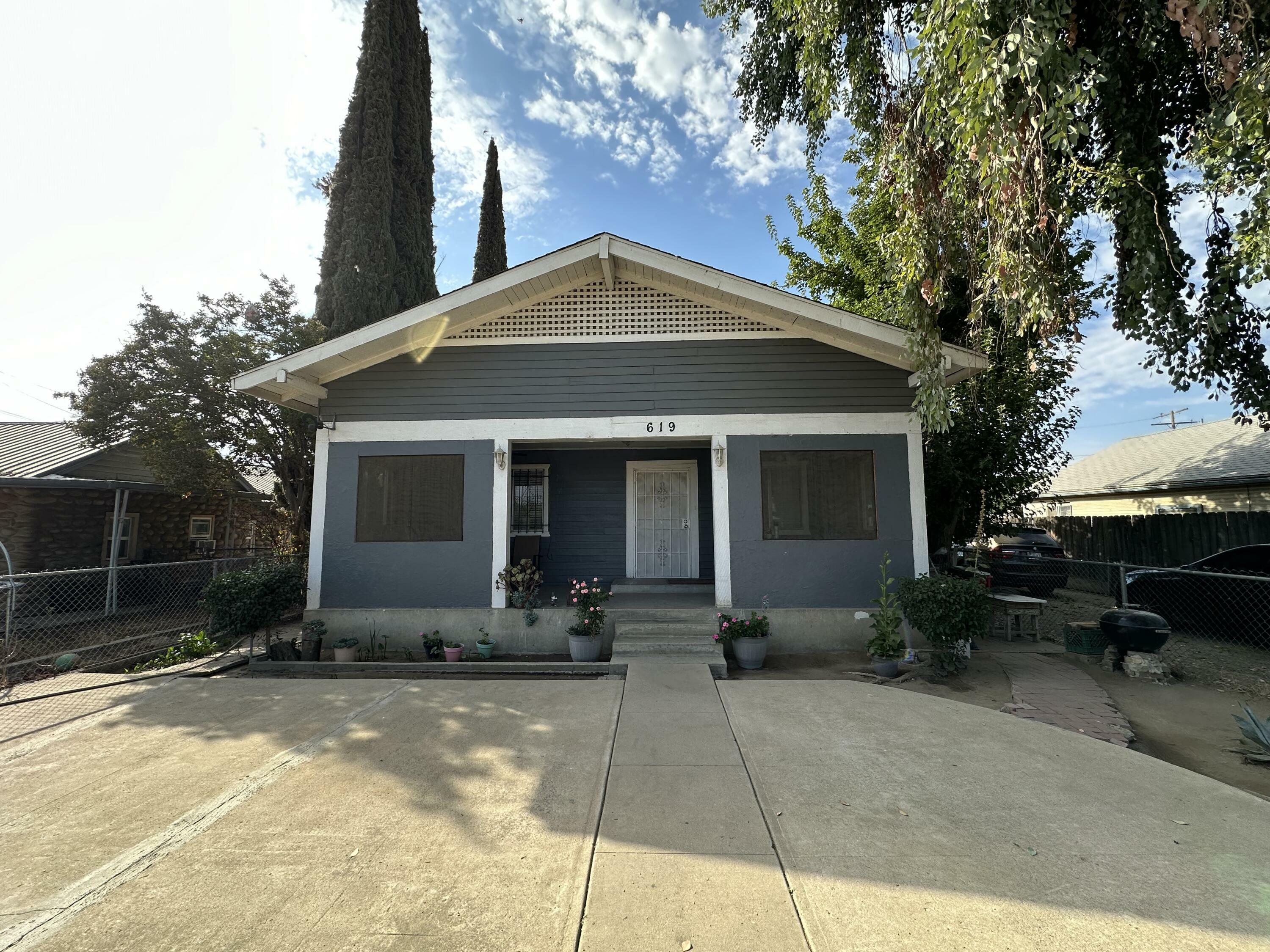 Property Photo:  619 W Harold Avenue  CA 93291 