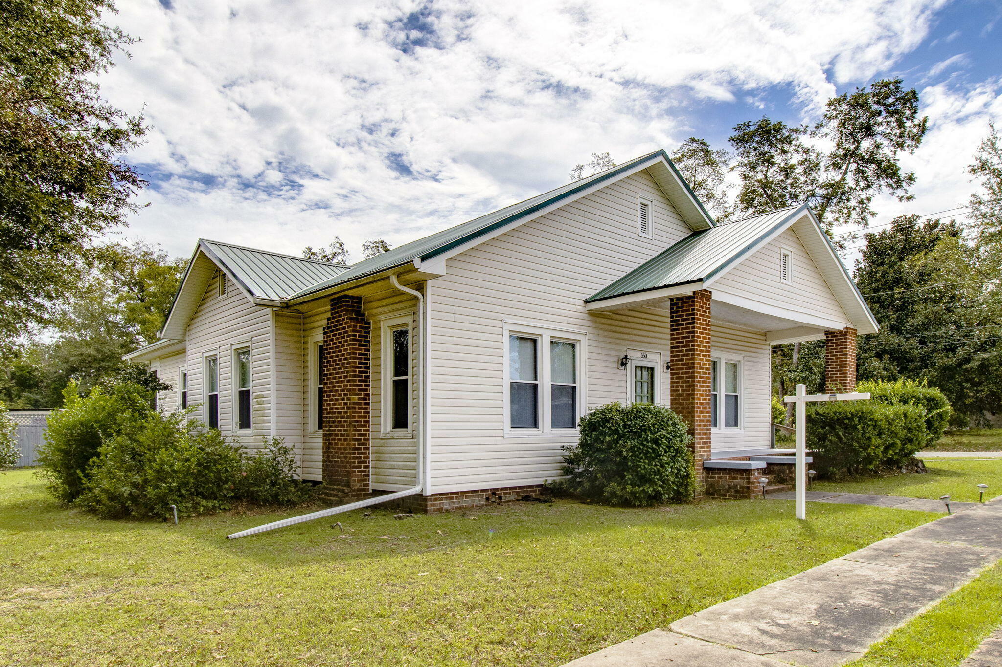 Property Photo:  160 Earle Street N  SC 29164 