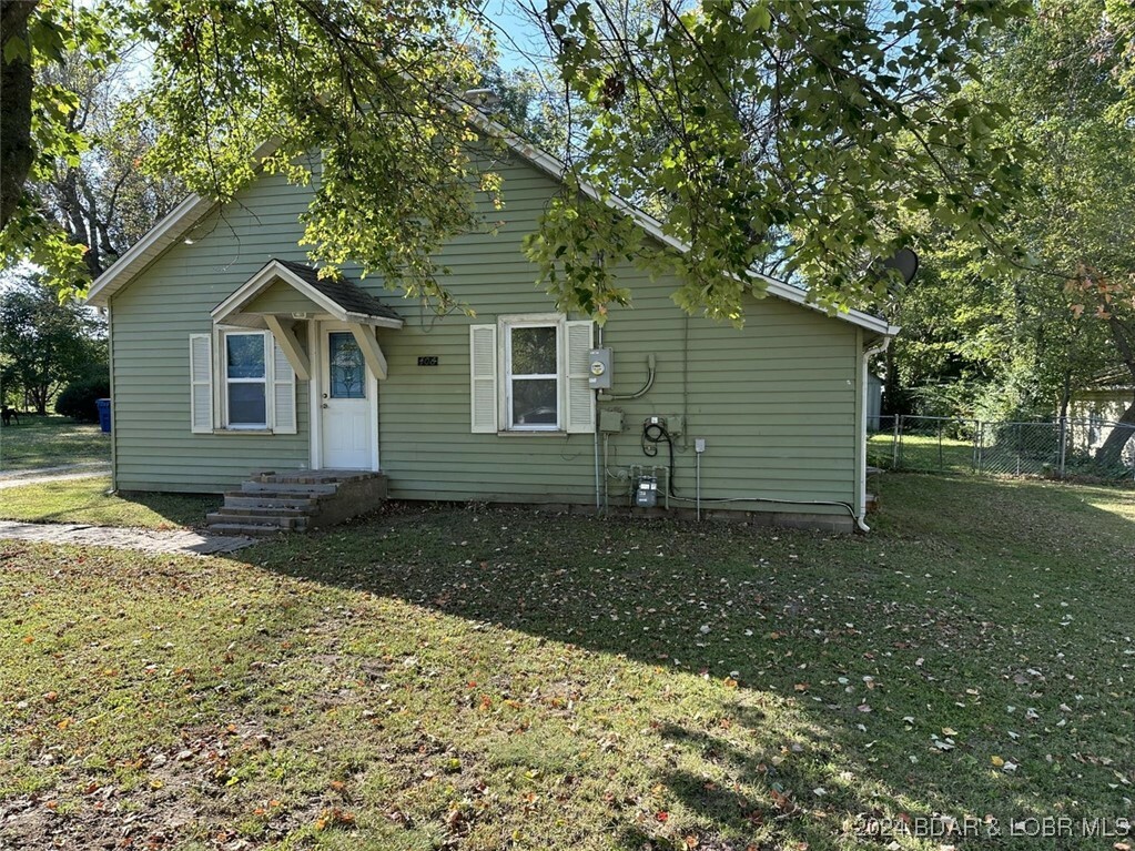 Property Photo:  406 Ash Street  MO 65010 