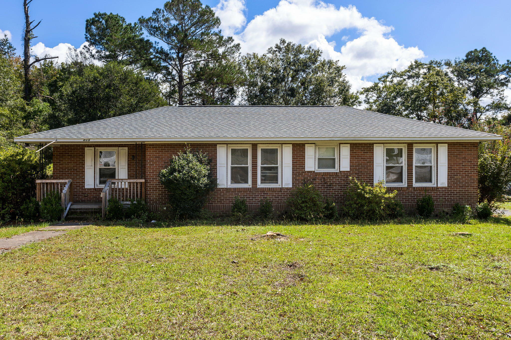 Property Photo:  809 N Magnolia Street  SC 29483 