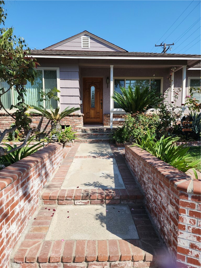 Property Photo:  4702 Ocana Avenue  CA 90713 