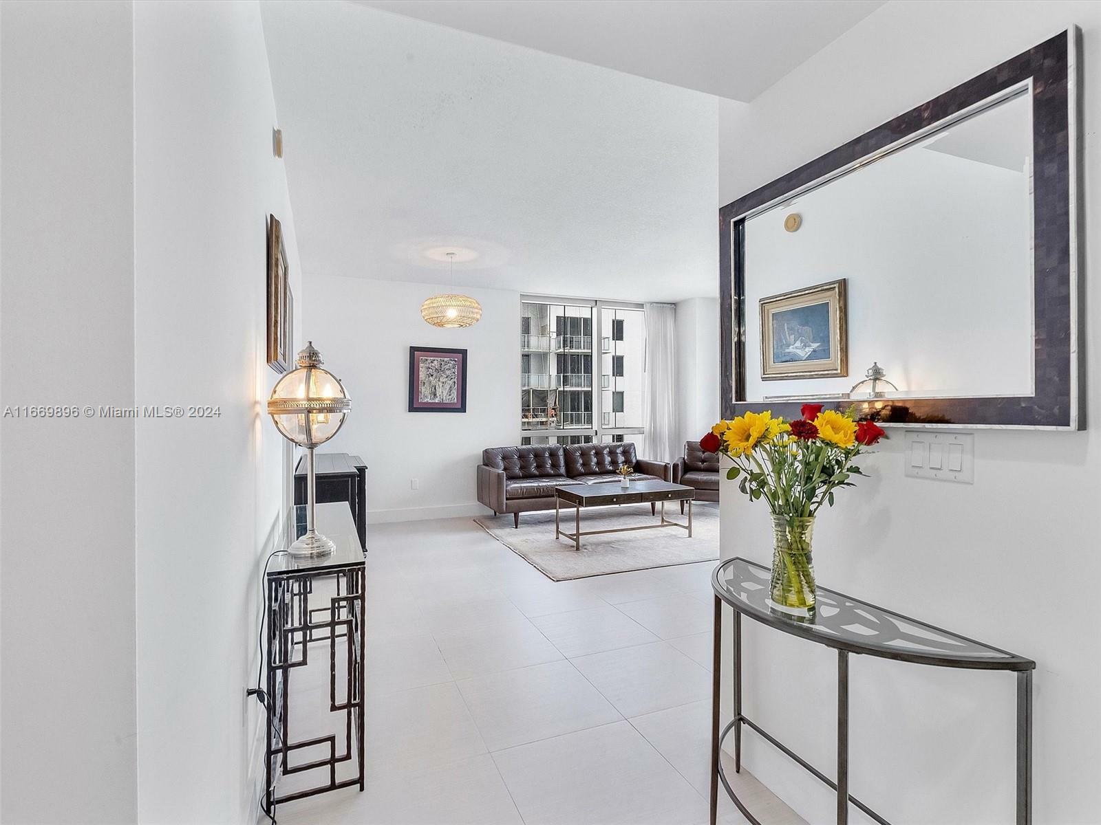 Property Photo:  1060 Brickell Ave 3117  FL 33131 