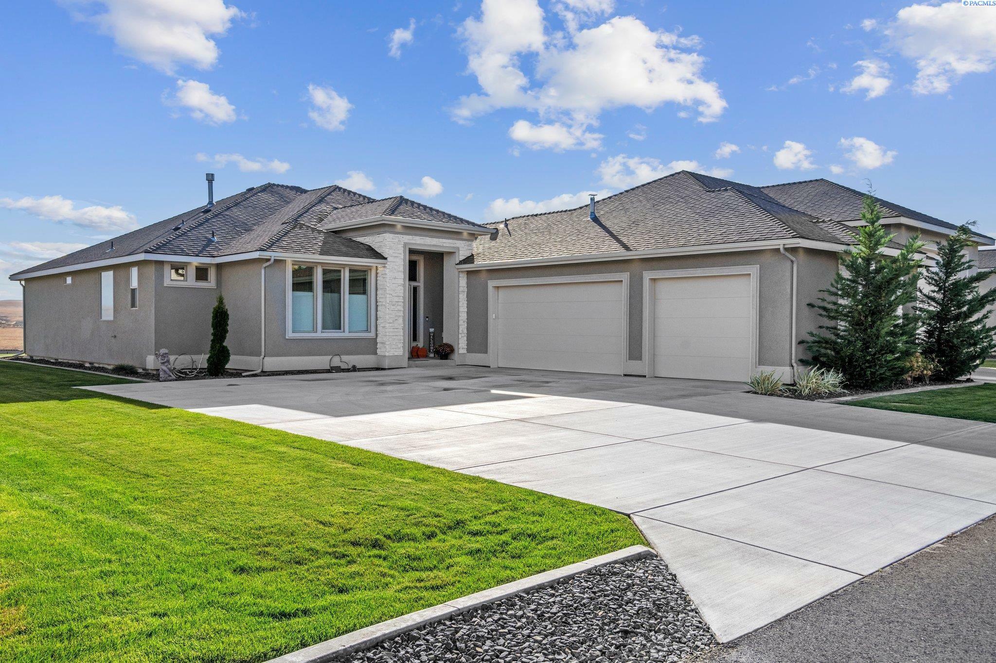 Property Photo: 7418 W 22nd Pl WA 99338
