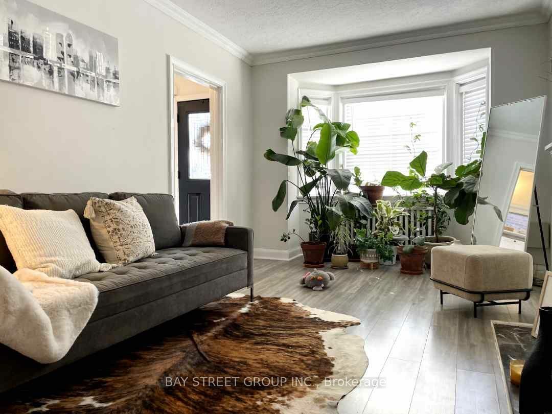 Property Photo:  766 Eglinton Ave E  ON M4G 2K7 