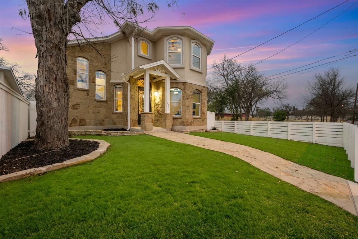 Property Photo:  1304 Leona Street  TX 78702 