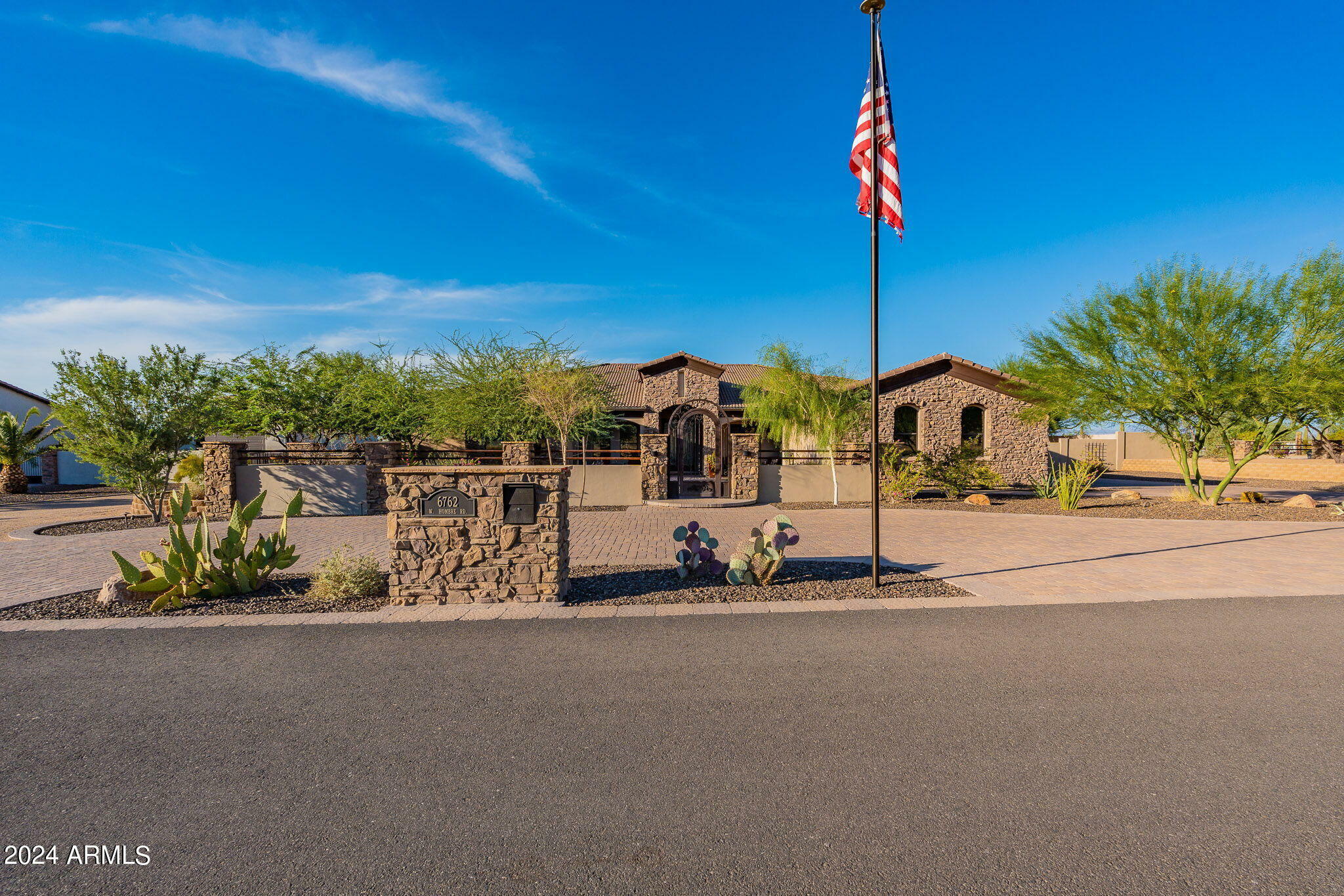 Property Photo:  6762 W Hombre Road  AZ 85144 