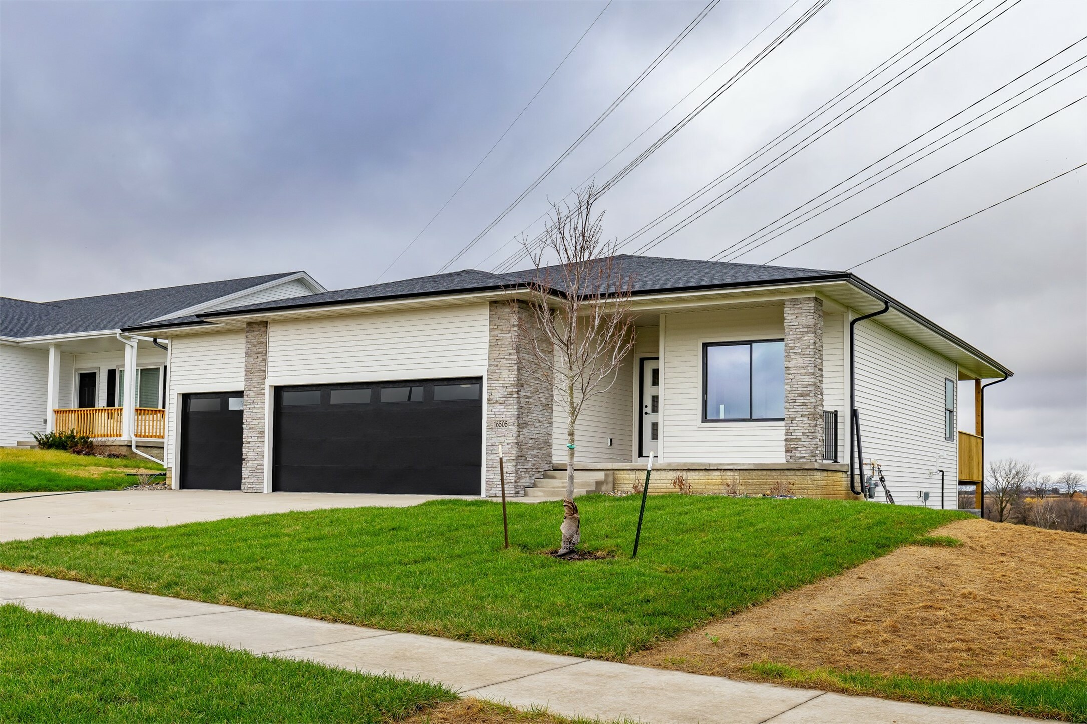 16505 Bentwood Drive  Urbandale IA 50111 photo