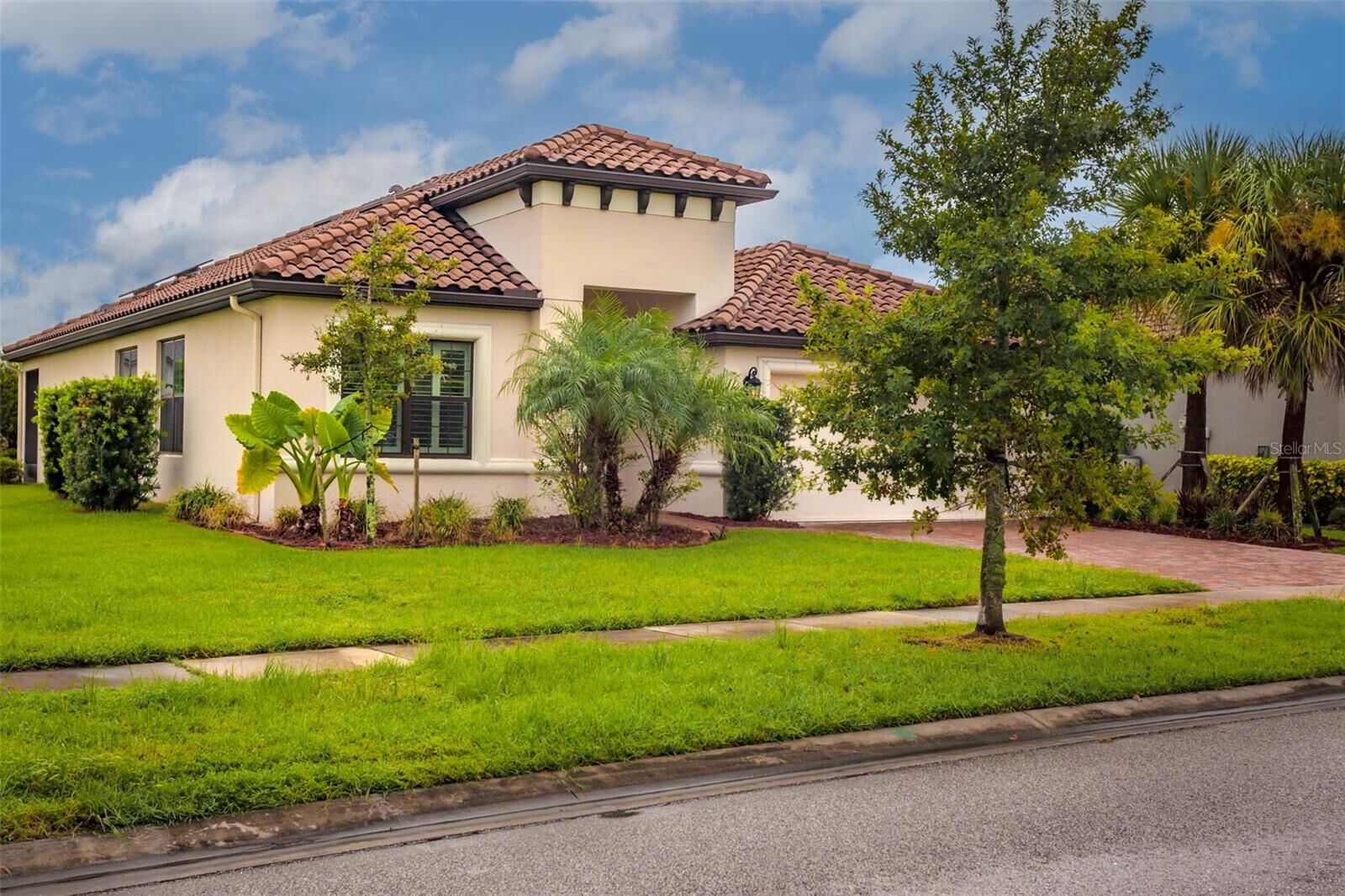 Property Photo: 3951 Carrick Bend Drive FL 34746