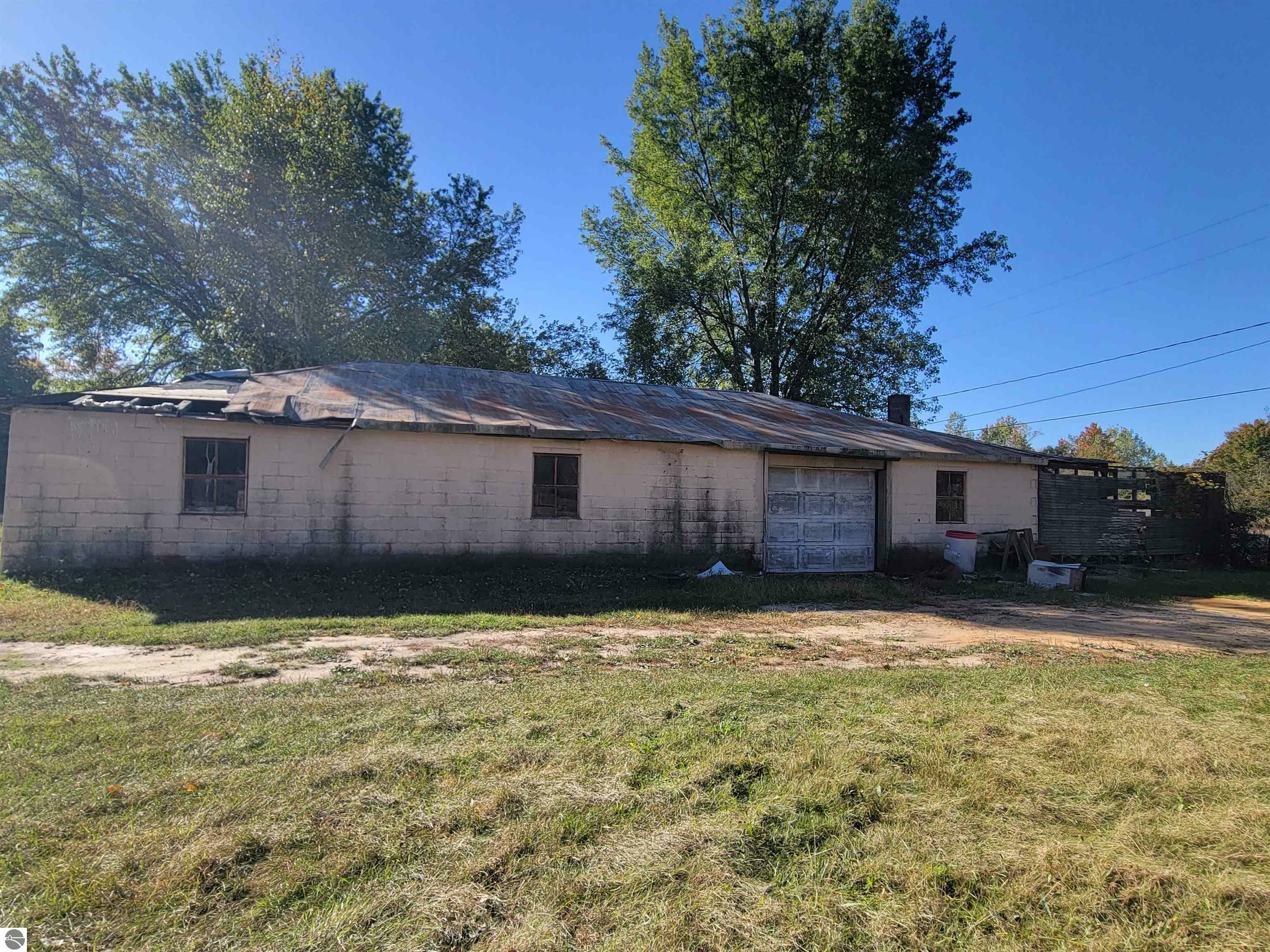 Property Photo:  1904 N Hay Road  MI 48612 