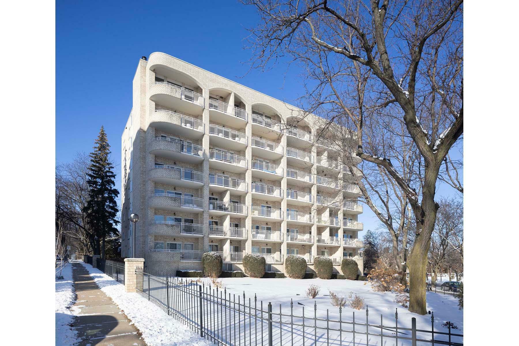 Property Photo:  3300 W 32nd Street 603  MN 55416 