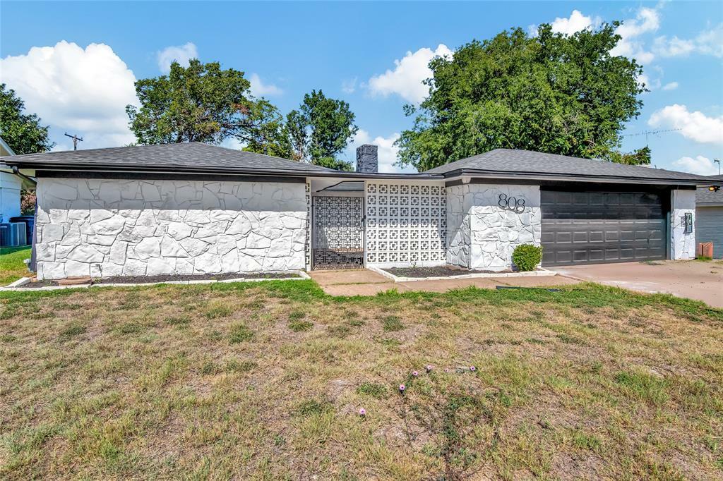 Property Photo:  808 Raintree Road  TX 76103 