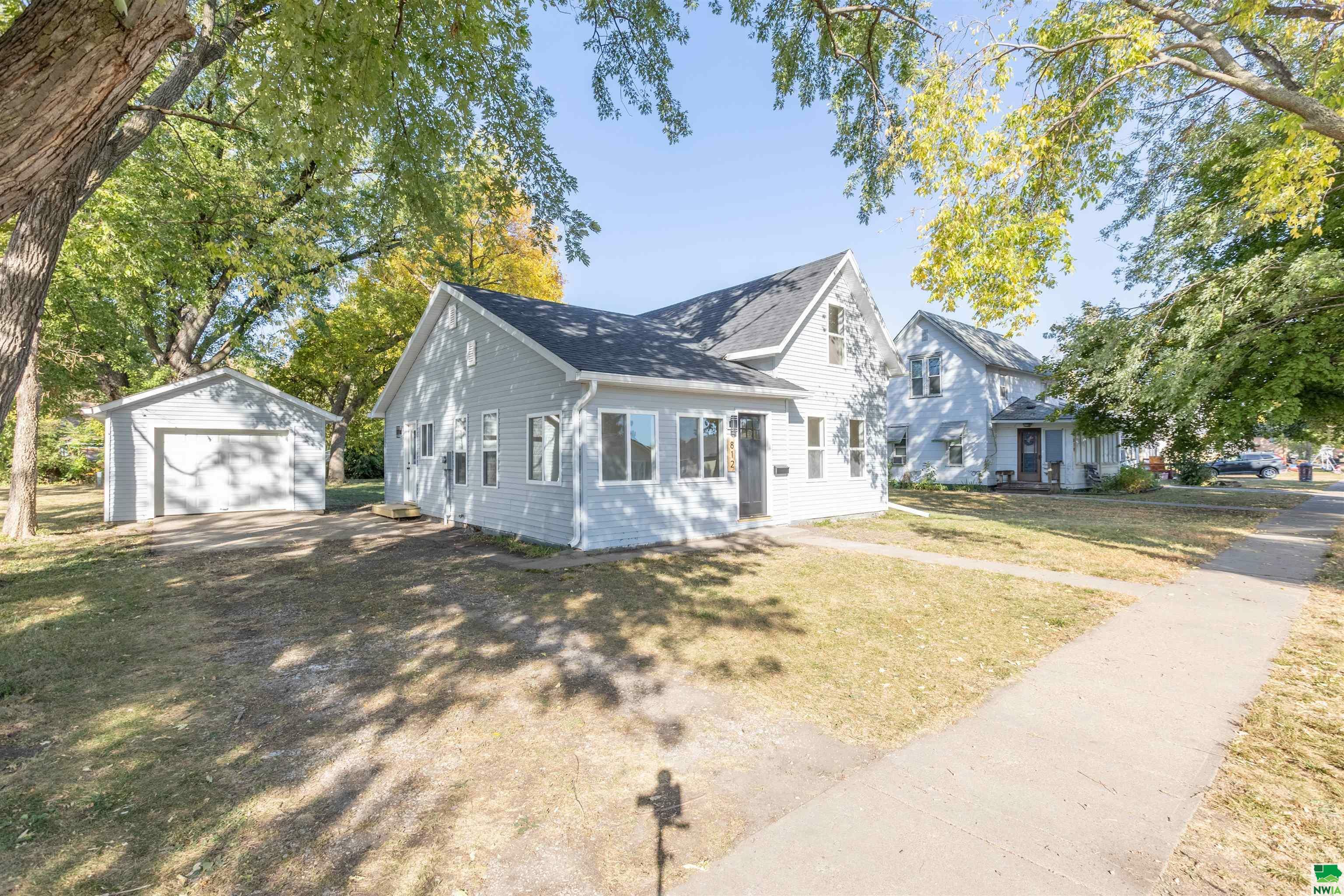 Property Photo:  812 11th Street  IA 51040 