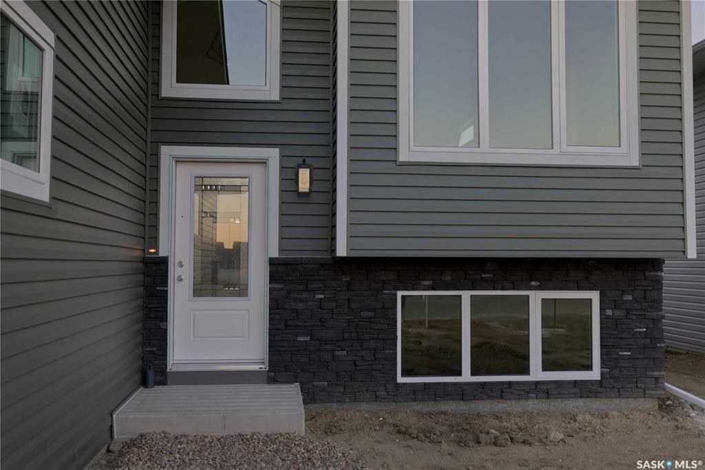 Property Photo:  608 Weir Crescent  SK S0K 4S1 