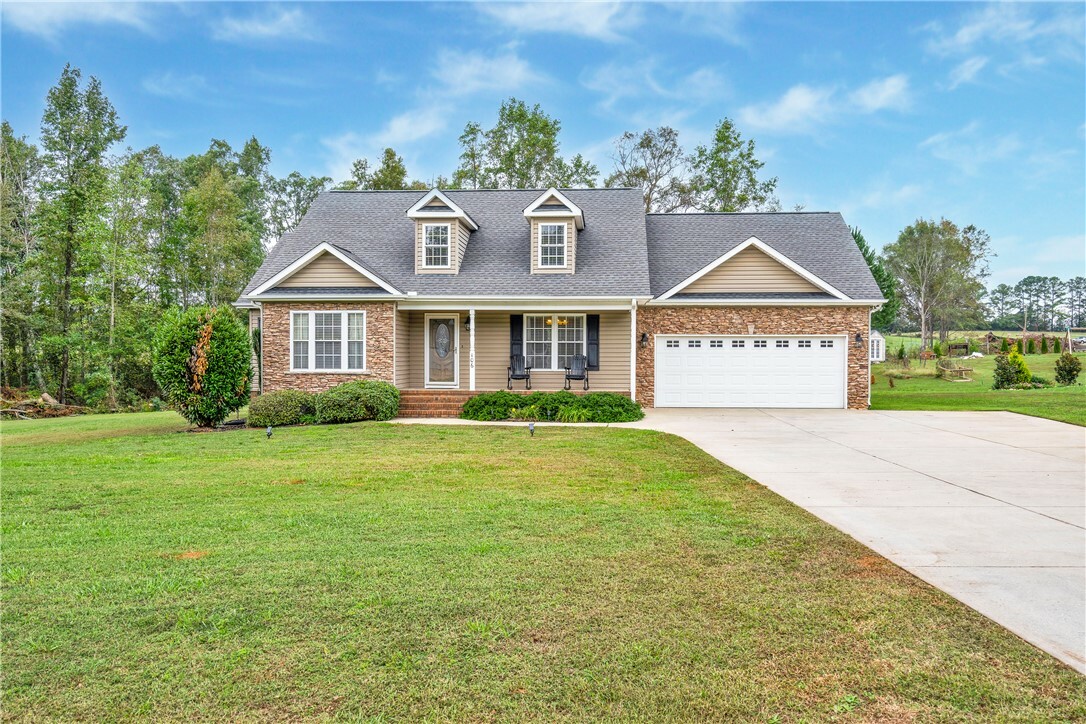 Property Photo:  106 Toliver Lane  SC 29626 